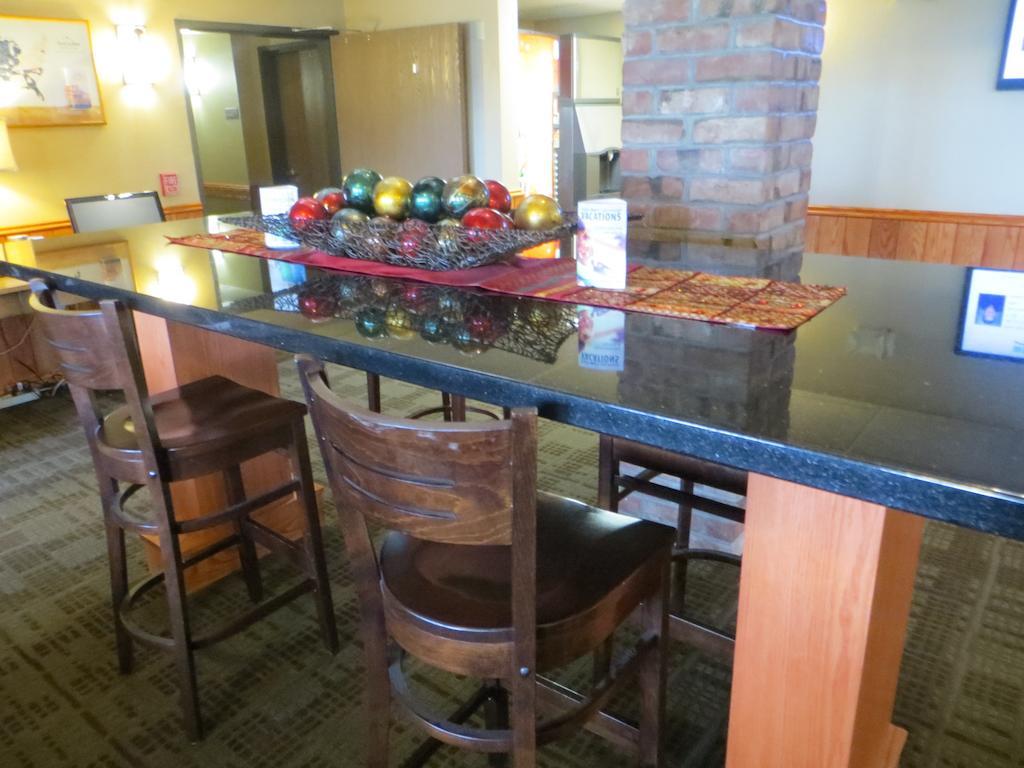 Cobblestone Hotel&suites -