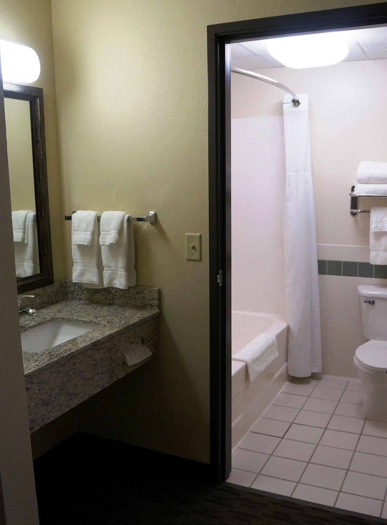Cobblestone Hotel&suites - Hotel 3*