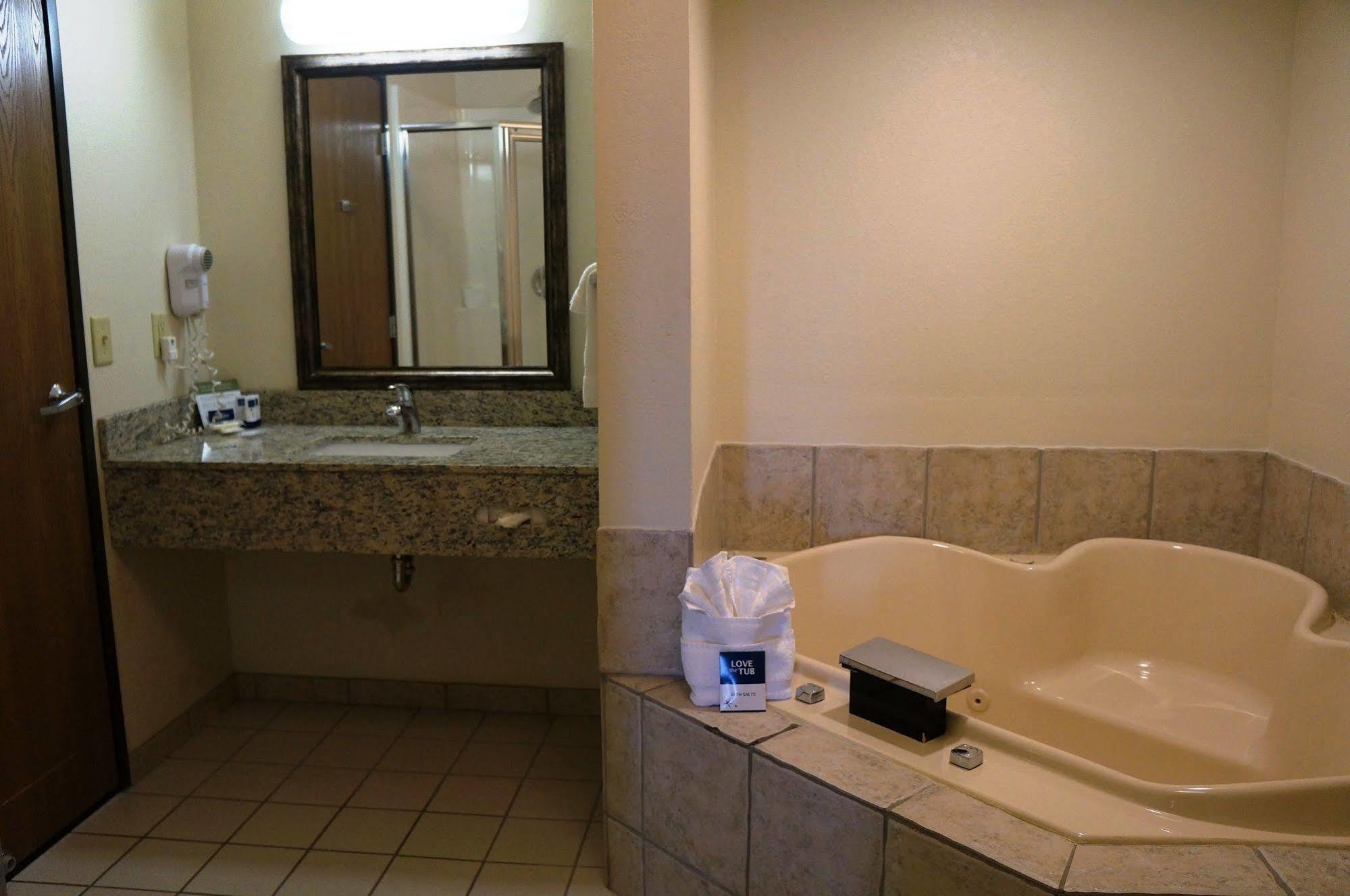 Americinn By Wyndham Hotel